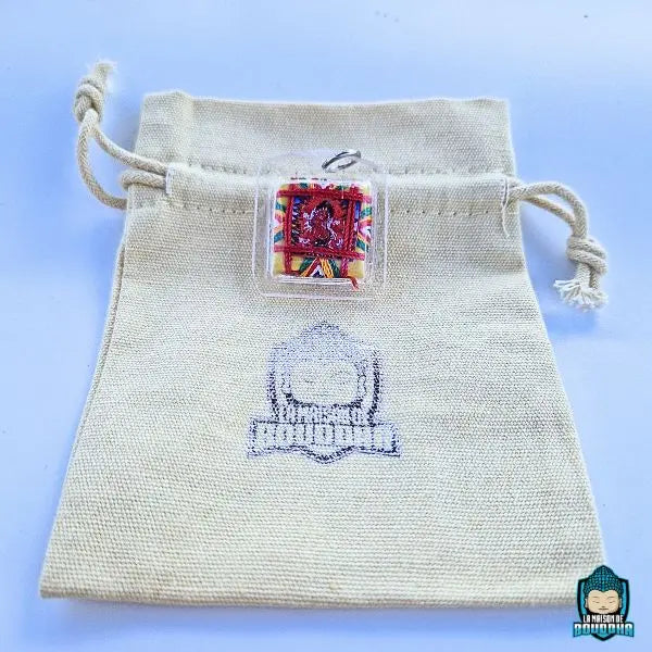 Amulette Tibetaine Mahakala Sungkor Goh Sung béni par les lamas au tibet avec une pochette de rangement en lin