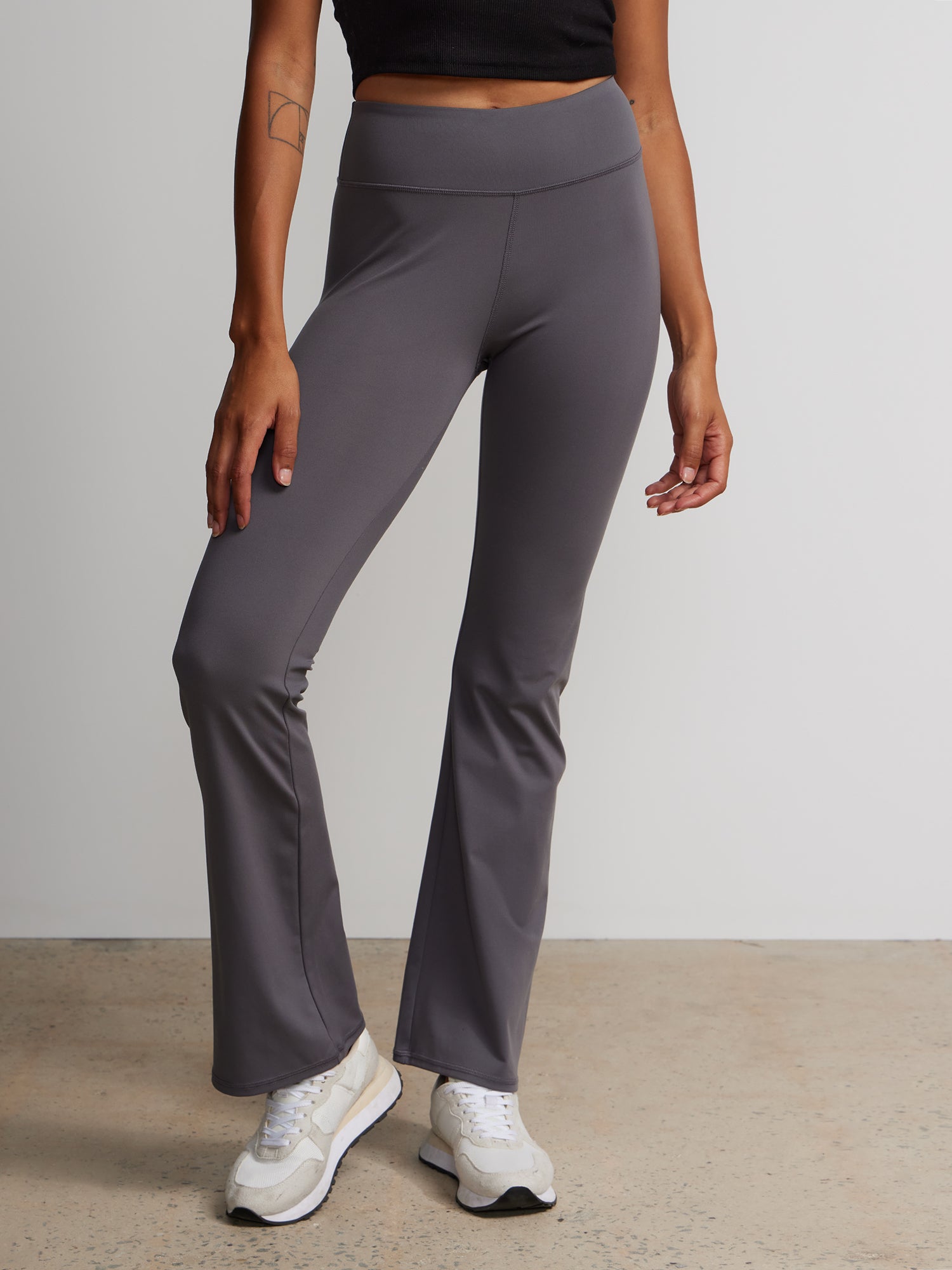 Mid Rise Bootcut Yoga Pant