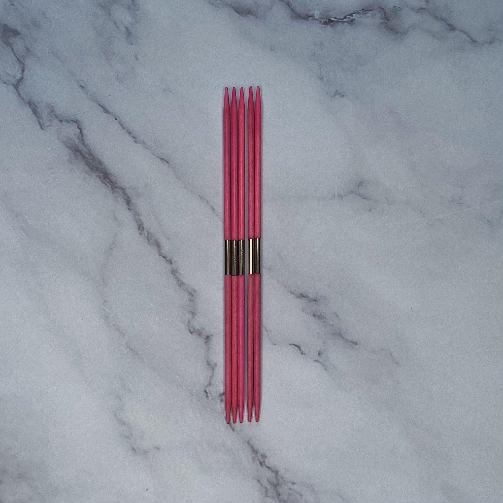 Se LYKKE Needles Blush - Strømpepinde - 4 hos Livini