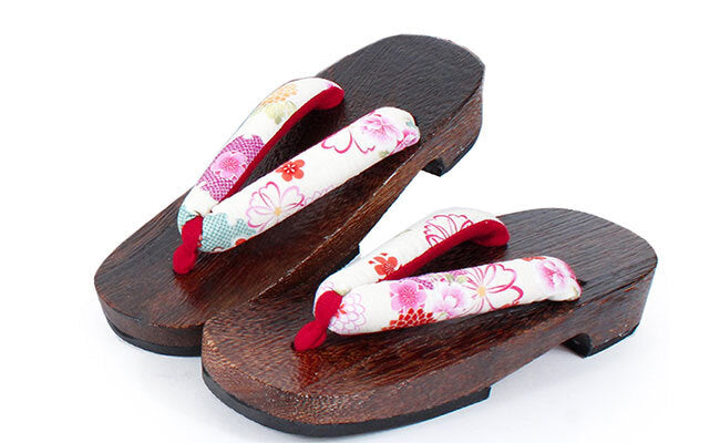 (4) Geta (sandals are OK)