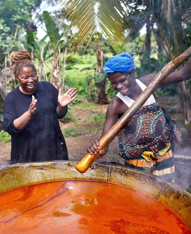 Maria Bradford, Cooking in a giant pot in Sierra Leone
