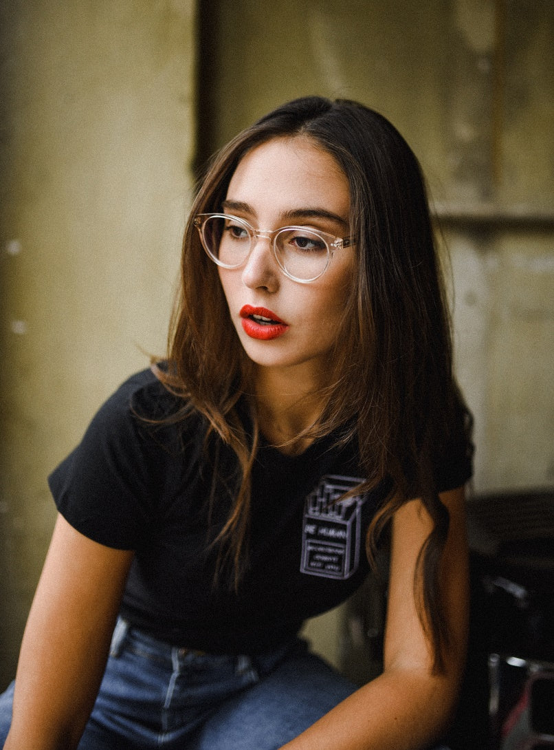 t-shirt-basica-chica-labios-rojos