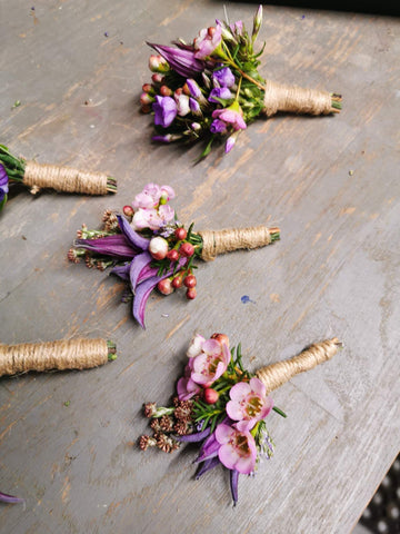 Boutonnières violettes