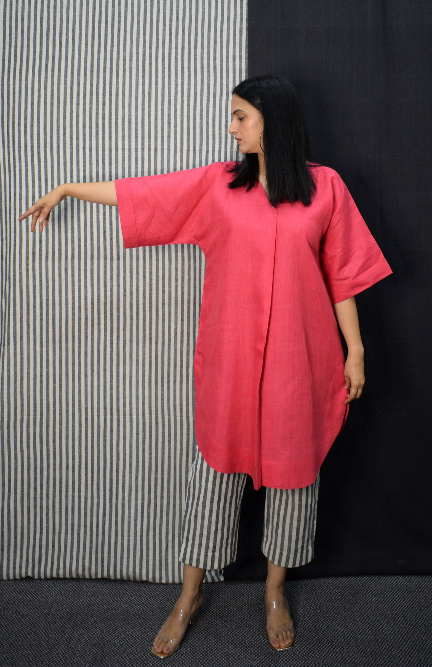 Ruby Pink Anti-fit Linen kurta with kimono sleeves