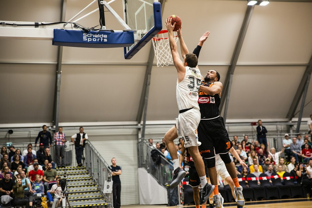 basketball player attempting to dunk in the ring