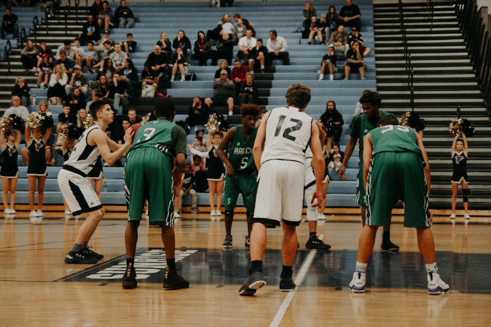 highschool basketball player in the free throw line