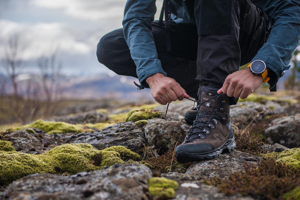 Qué elegir: botas de montaña o zapatillas de trekking? – M+