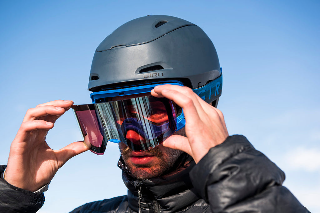 6 consejos para elegir bien un casco de esquí sin romperte la cabeza
