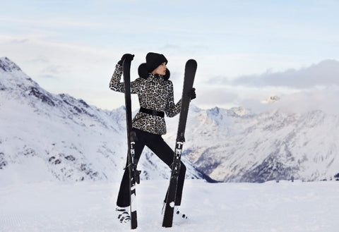 Mono de esquí con marca de mujer de lujo