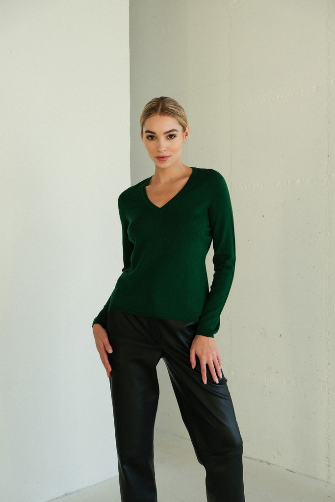 Viola Stils Fashion 3D knitwear Seamless Classic Sweater V-Neck soft merino wool
