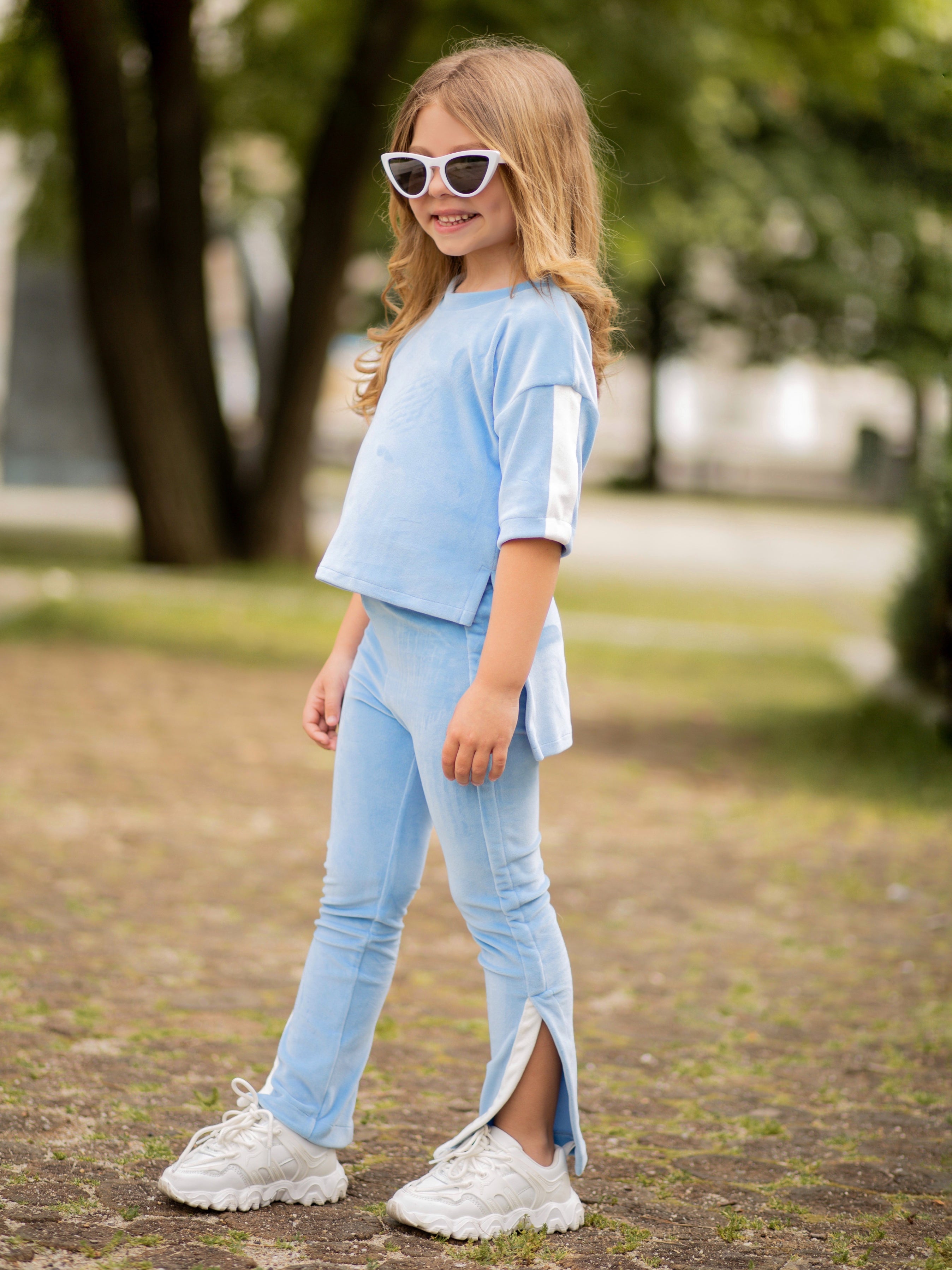 Trening din catifea bleu cu pantalon evazat pentru fete