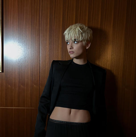 Dixie D'amelio with blonde pixie cut hair