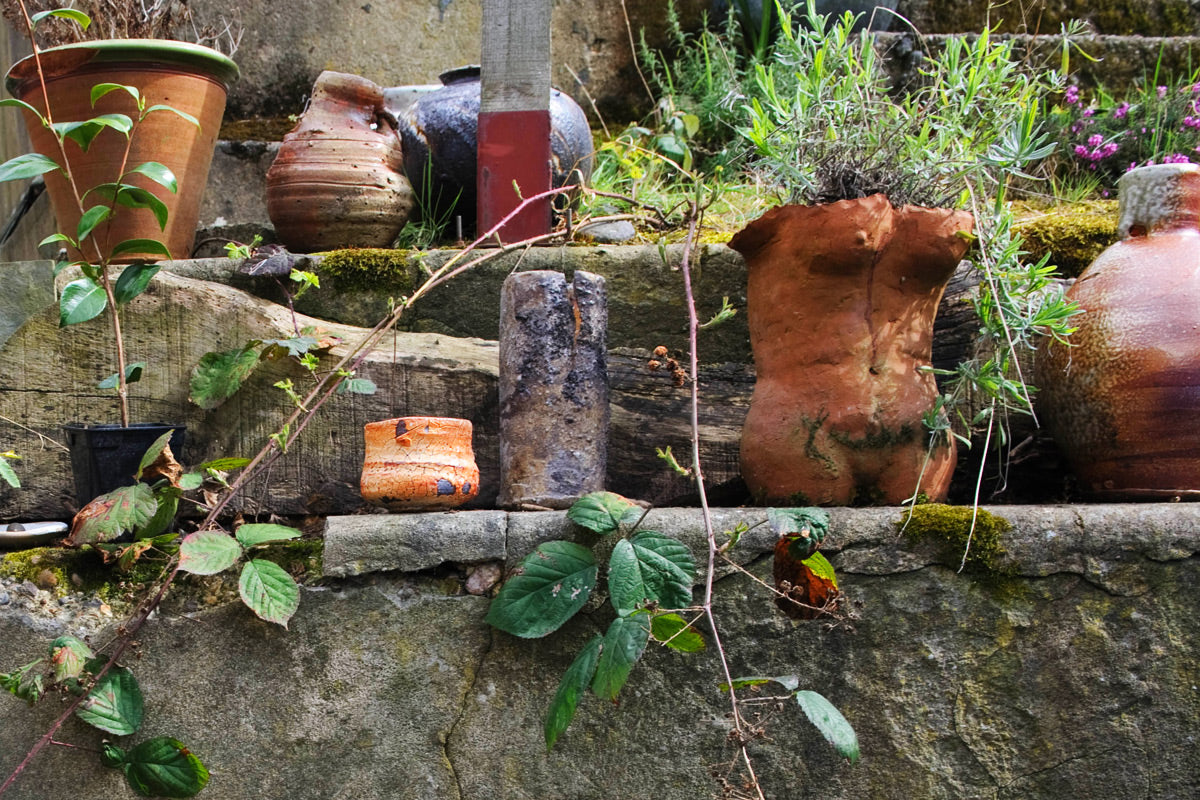 Lisa-Hammond-Studio-Tour-Pots-Outside