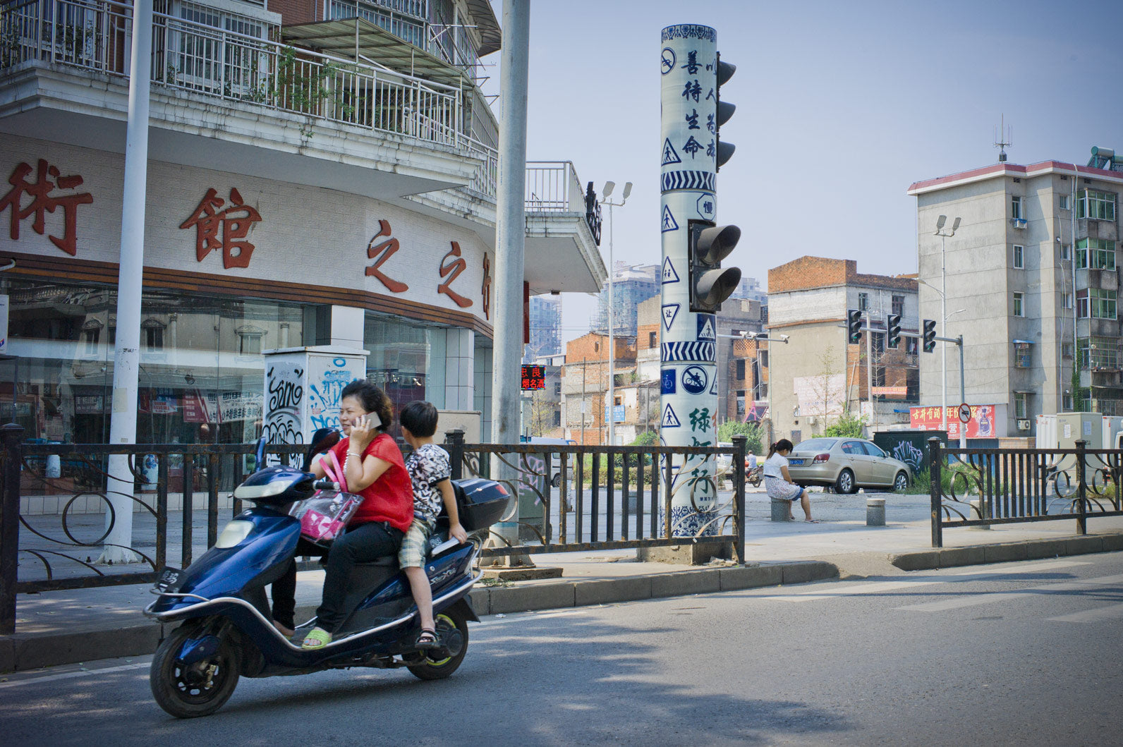 Porcelain street furniture