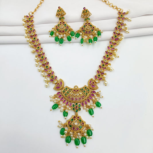 South Indian Pattern Attractive Short Necklace Set