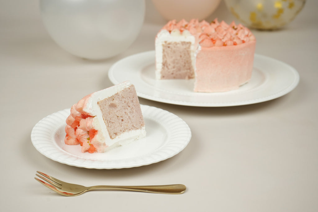 ホワイトチョコクリームとイチゴのシフォンケーキ「Berry Mellow」手作りシフォンケーキ専門店 This is CHIFFON CAKE.