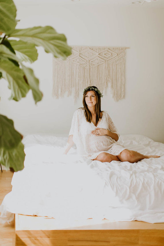 11 Tips for Staging a DIY Maternity Photo Shoot At Home - mater mea