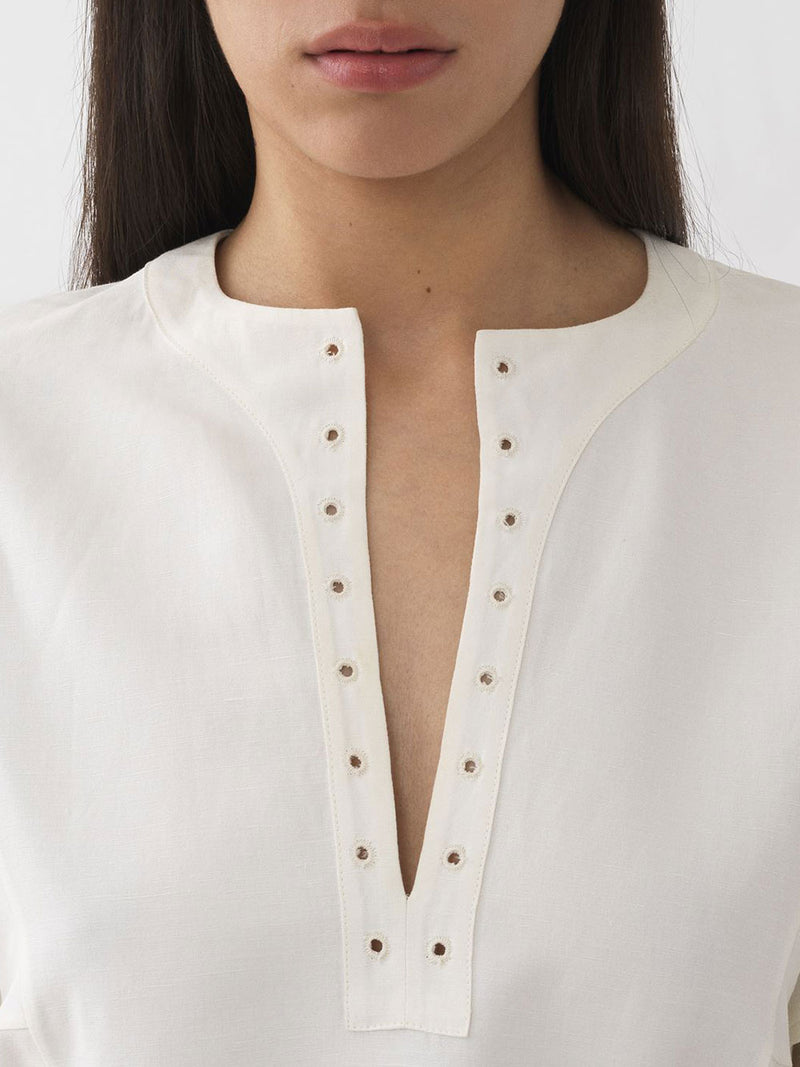 Puff-sleeved top in white silk and linen