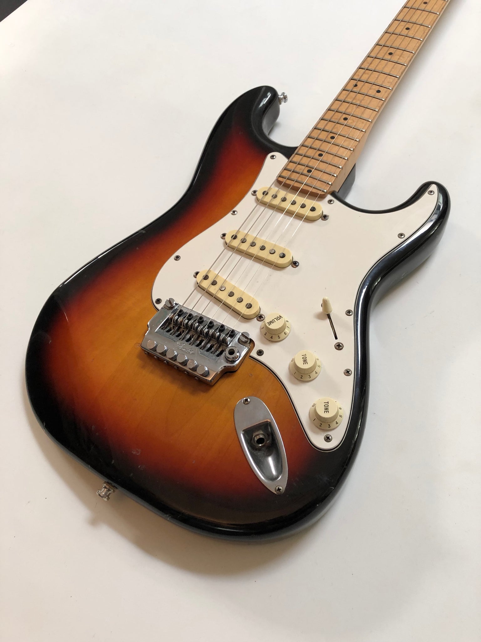 fender stratocaster made in japan 1984