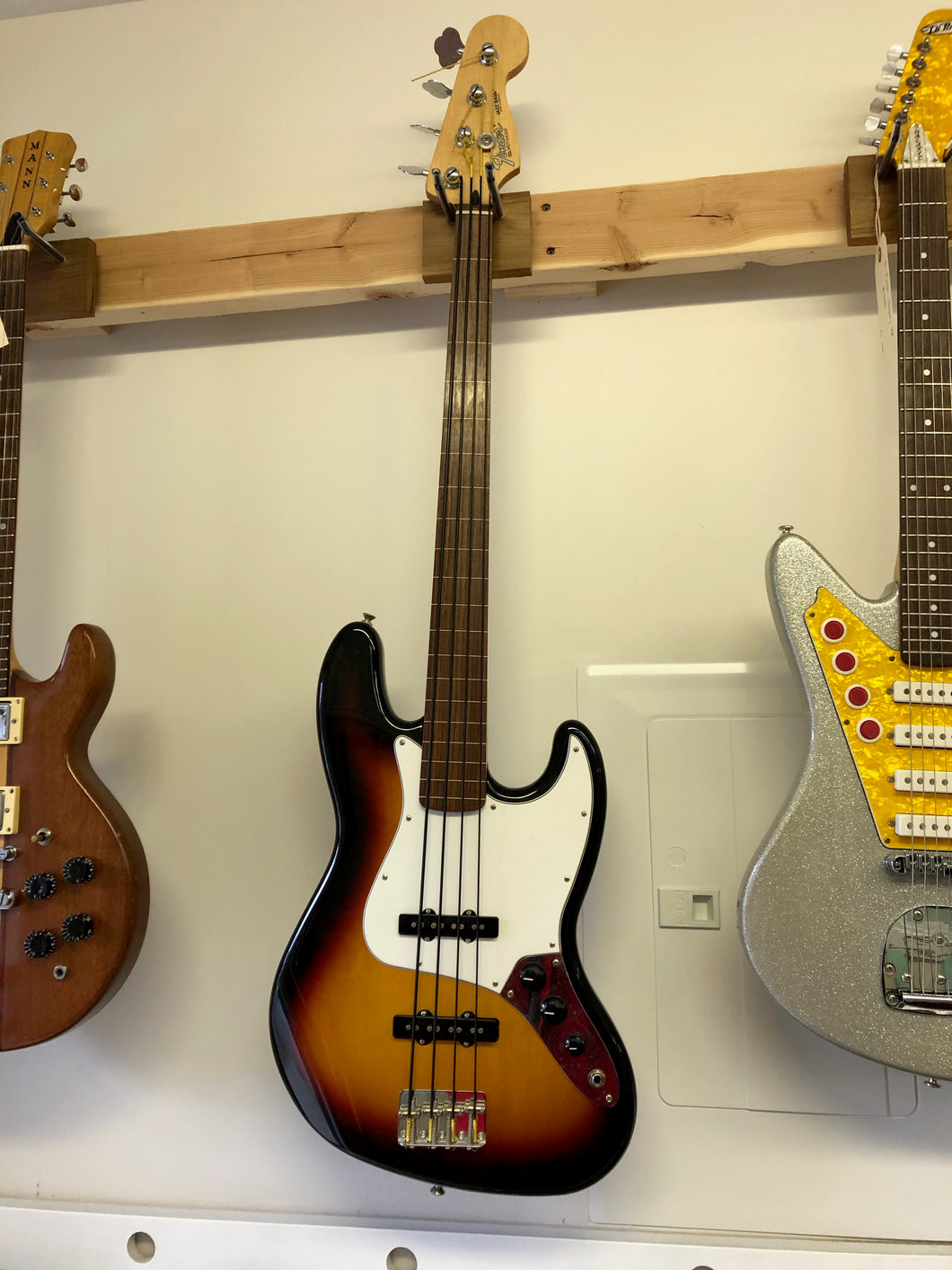 fender mim fretless jazz bass