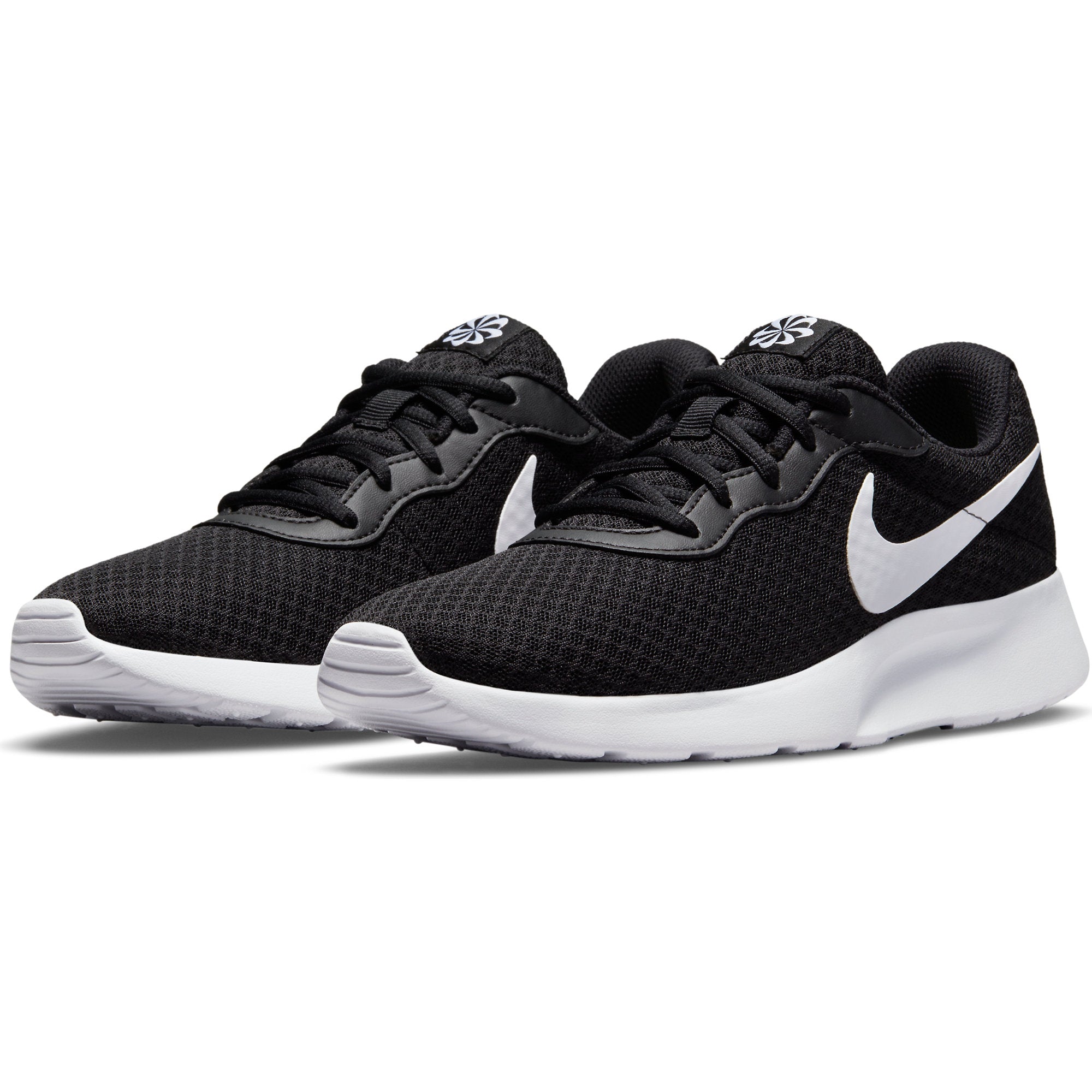 Zapatilla Nike Tanjun de color Negro - Credichips