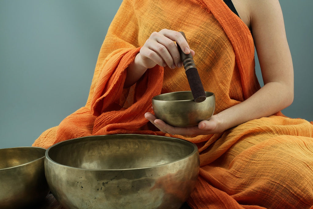 How to play a Tibetan bowl