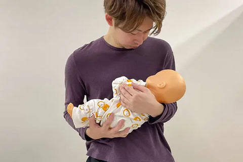 新生児抱き方3