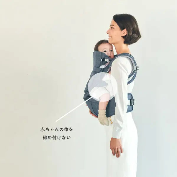 Hip seat carrier has a moderate space and does not tighten the baby's body, so it is best for summer hugs.