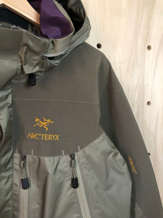 02 ARC´TERYX THETA AR Jacket Cinder 通販特価商品 - comlas.org