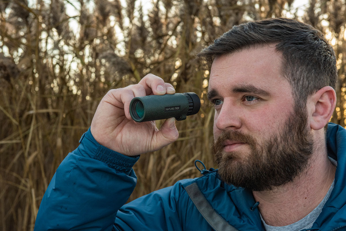 Portable monocular for everyday use - Photo of a man using the monocular
