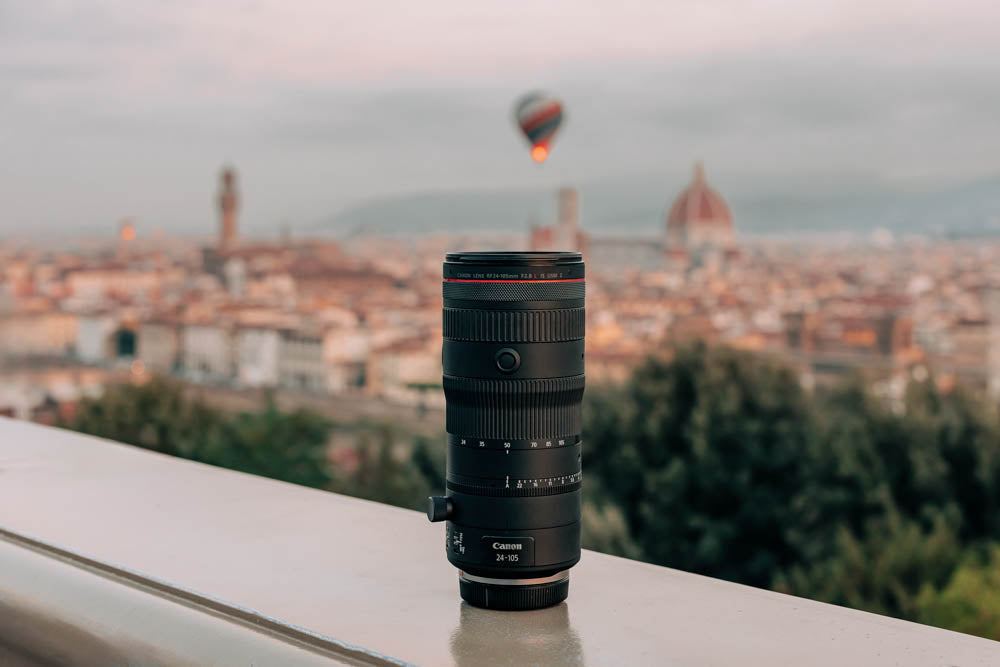 Photo of the lens with a hot air balloon in the background