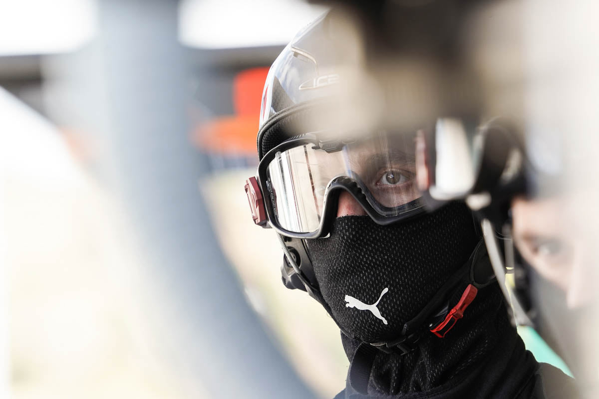 Photo of a race technician on the Sigma 150-600mm