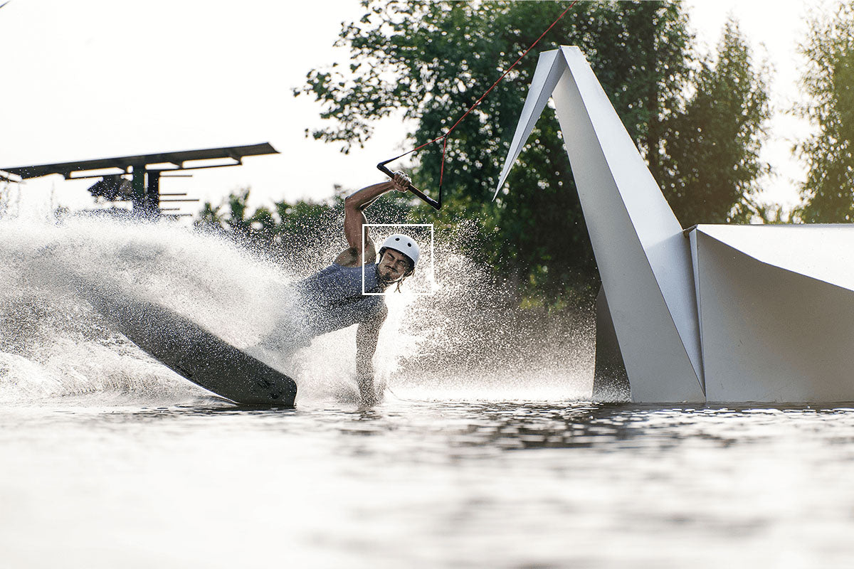 Wakeboarder and a diagram showing the autofocus of the GXF100ii