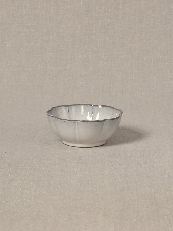 https://cdn.shopify.com/s/files/1/0554/9863/7377/products/Serax_ScallopedBowl-White_6721_600x.jpg?v=1668107566