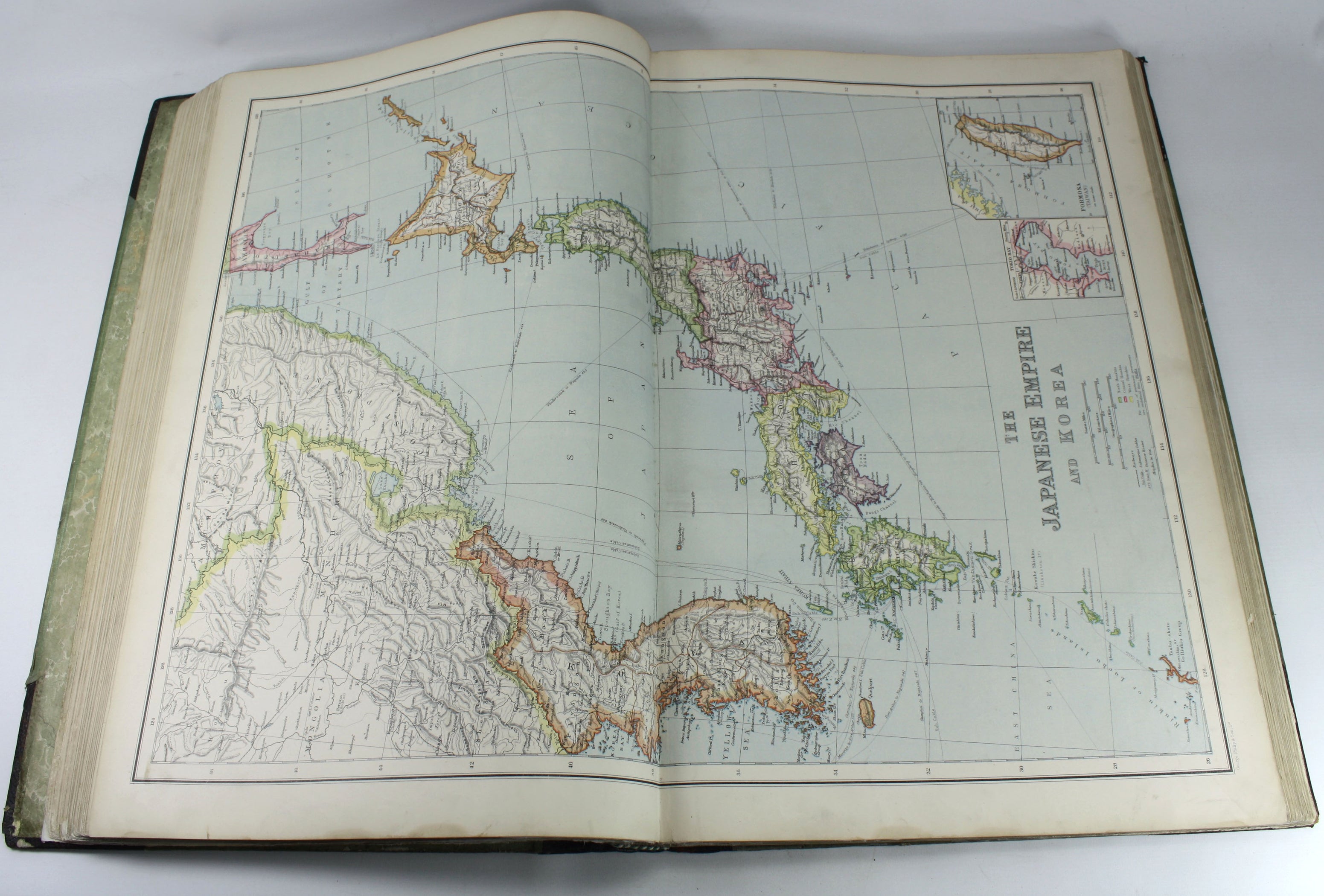 the-reader-s-reference-atlas-of-the-world-george-philip-son-1911