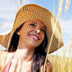 Woman wearing beige sun hat