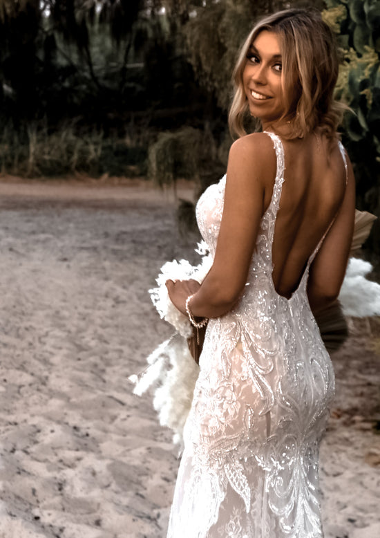 How To Hairstyles to Highlight a Backless Wedding Dress