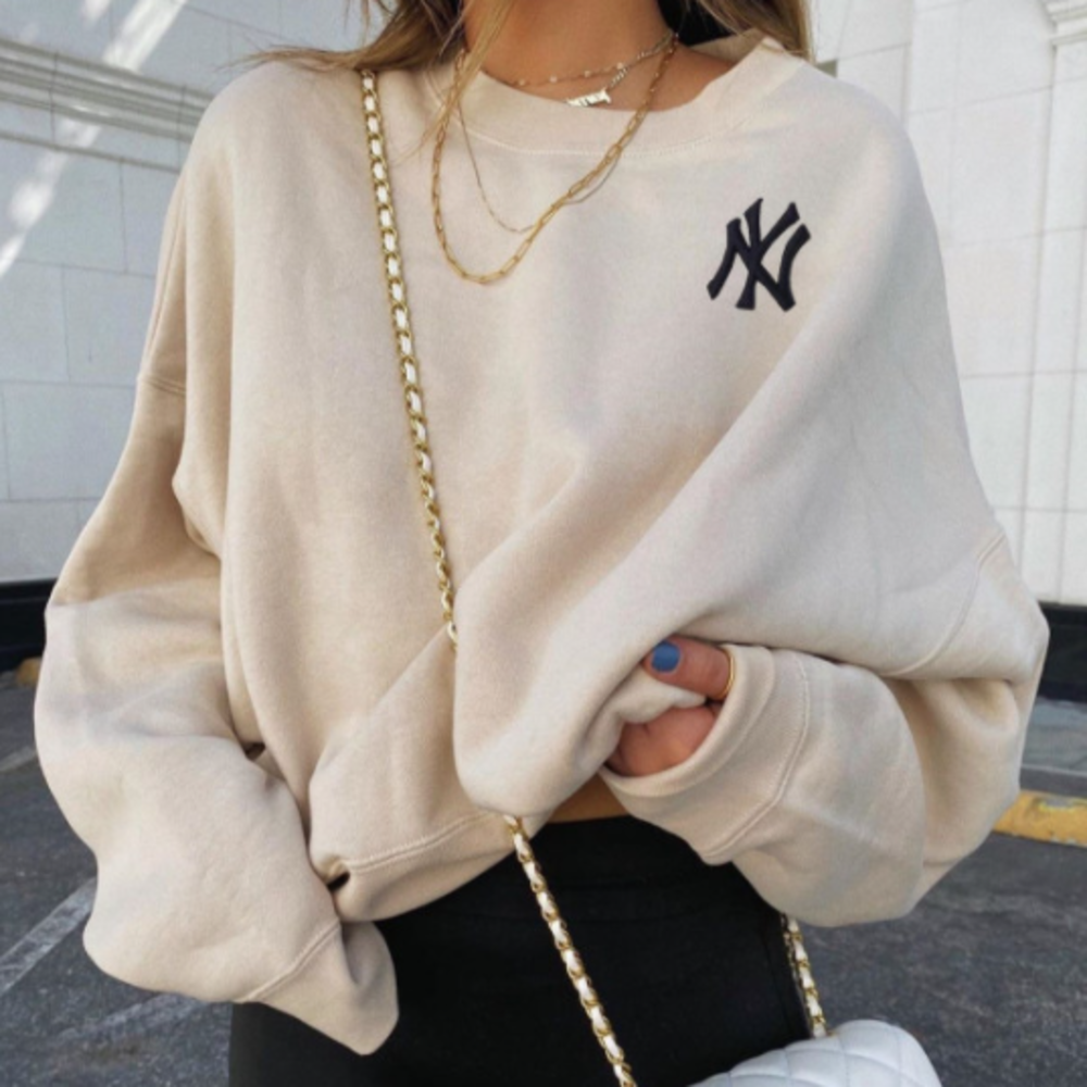 Modern New York Yankees Embroidered Logo Sweatshirt