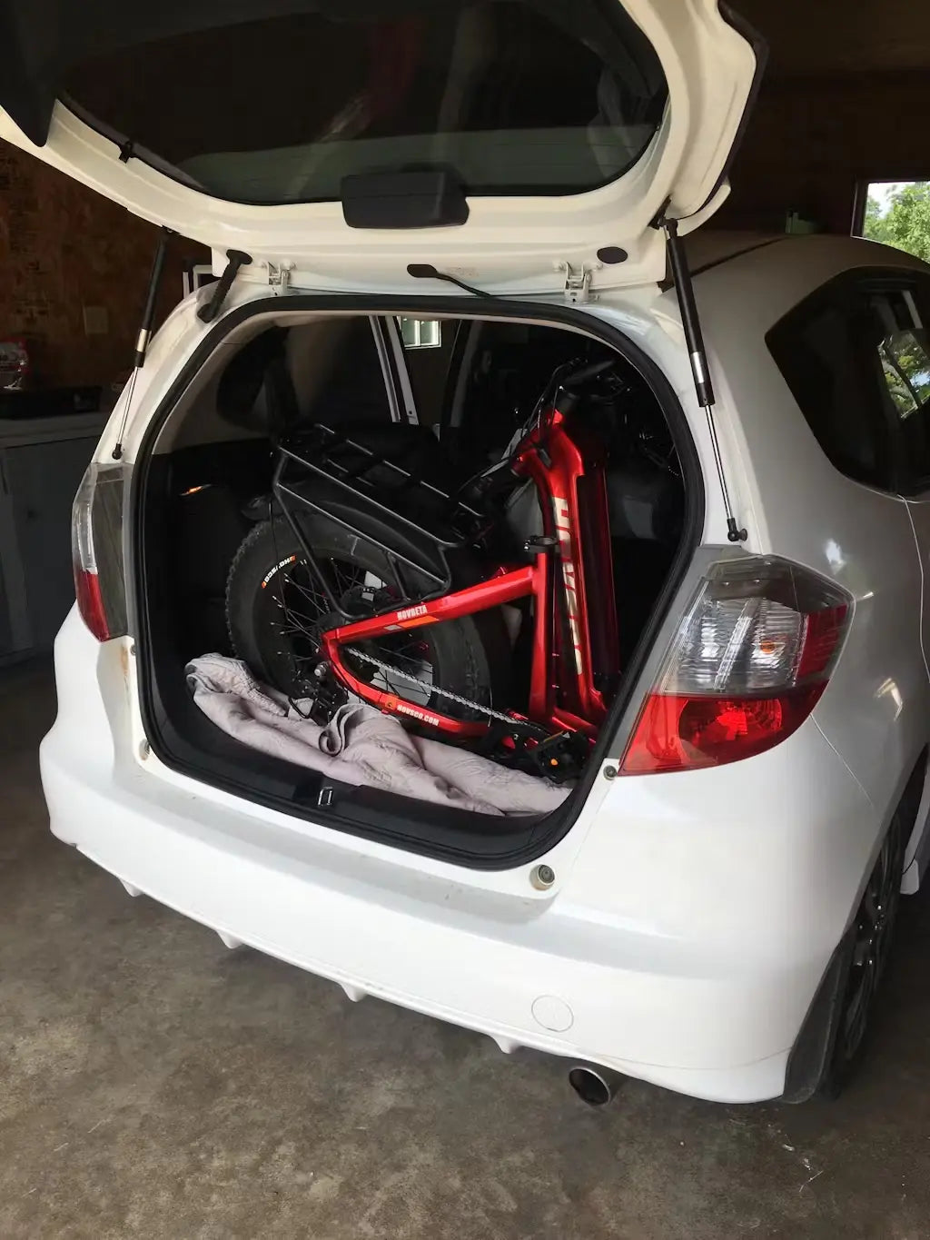 HovBeta-Foldable-Fat-Tire-Electric-Bike.webp__PID:a4aeeab8-fb8a-4dfd-b1e3-a0db0a9420cd