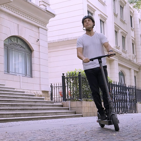 Xander Max electric scooter is perfect for short-range commutes