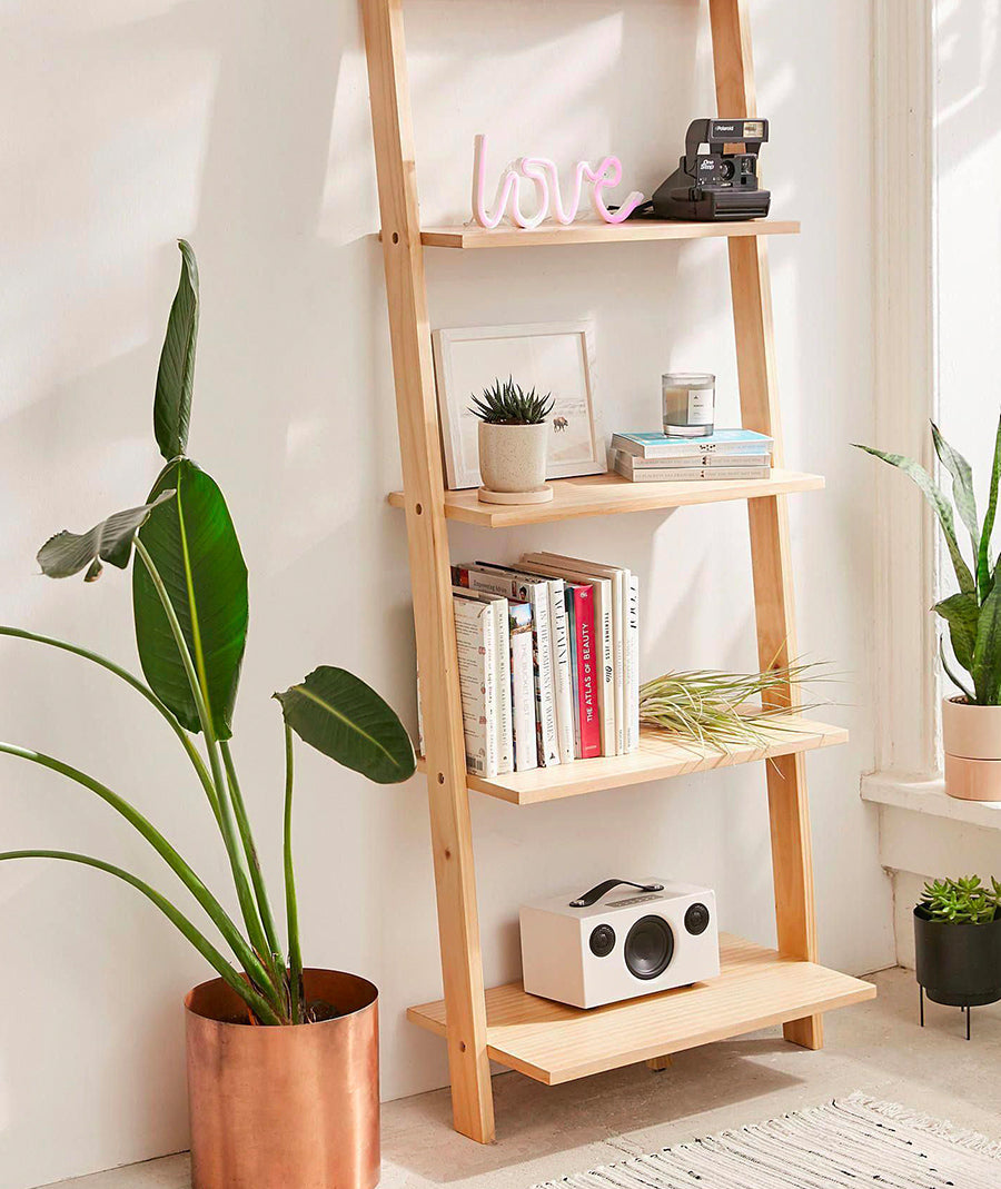 chambre de fille avec plantes vertes