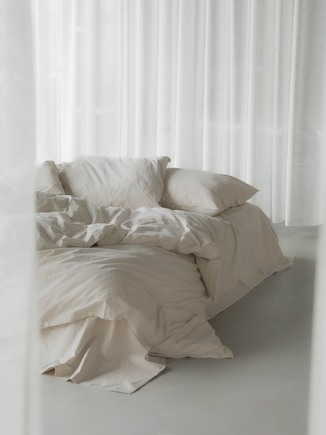 Billede af DAWN - Percale sengetøj - Ivory - 240x220 cm - 100% økologisk bomuld - Lysegråt