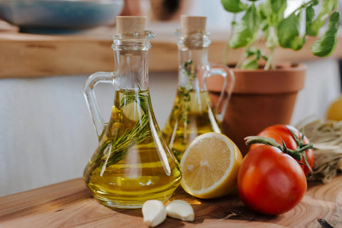 Olivenöl mit Tomaten
