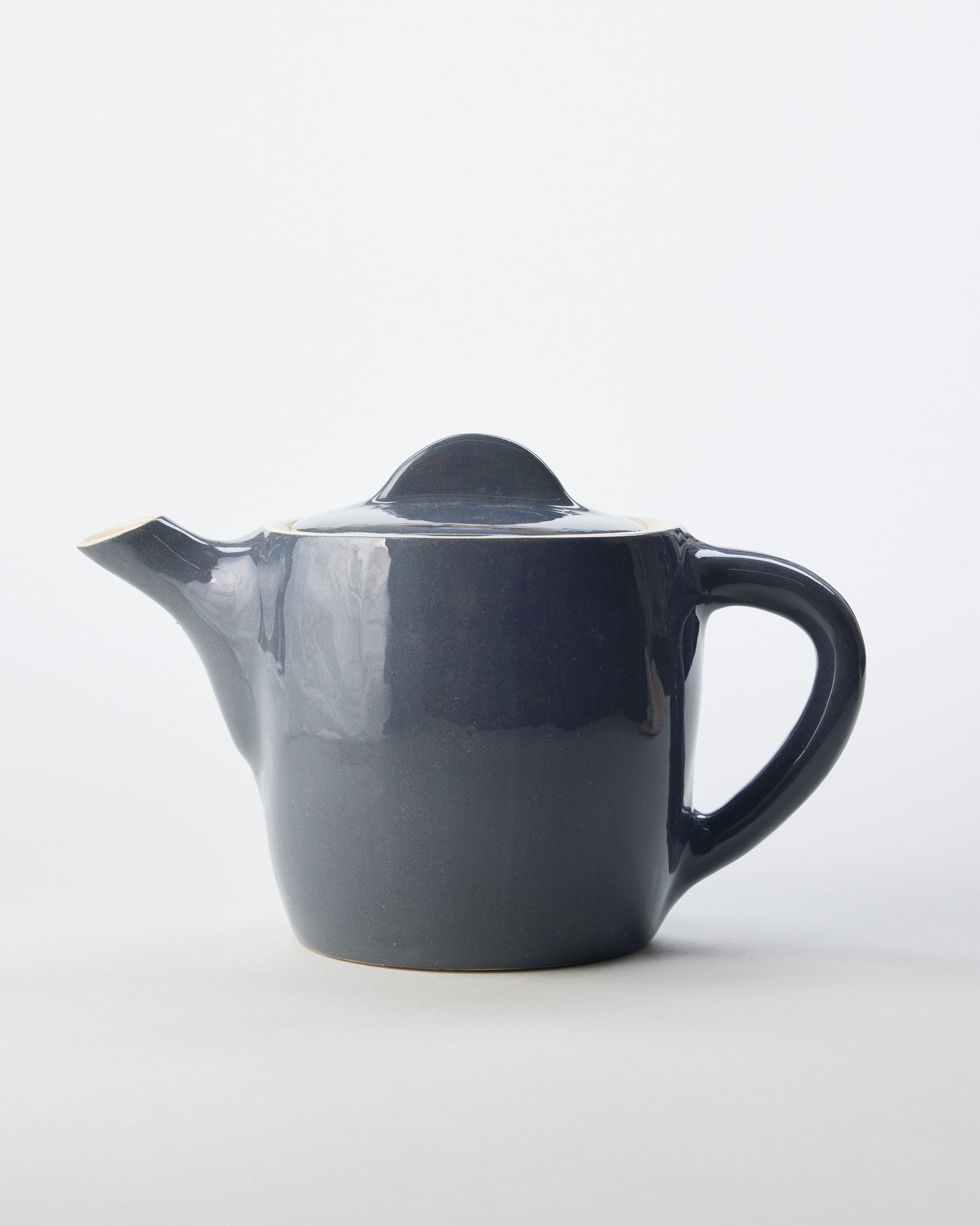 https://cdn.shopify.com/s/files/1/0555/3196/2524/products/tea-pot-in-navy-1971_2048x2048.jpg?v=1662036796