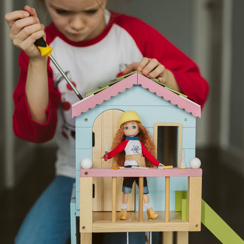 Girl building a play house with Young Inventor Lottie