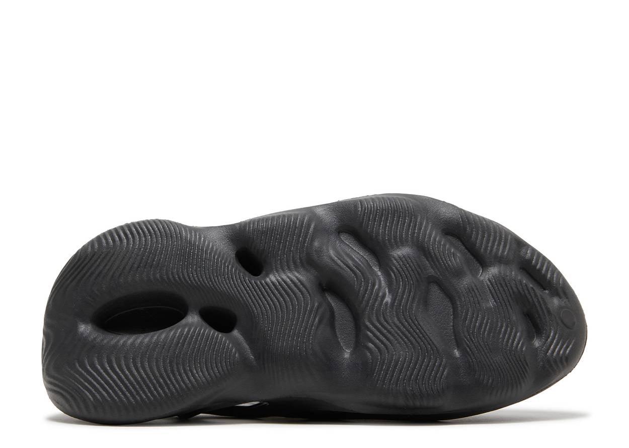 YEEZY FOAM RUNNER “ONYX” – ENDLESS