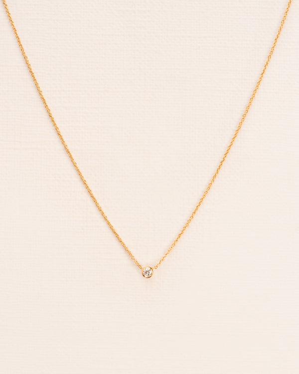18K Gold Necklace w. White Diamond