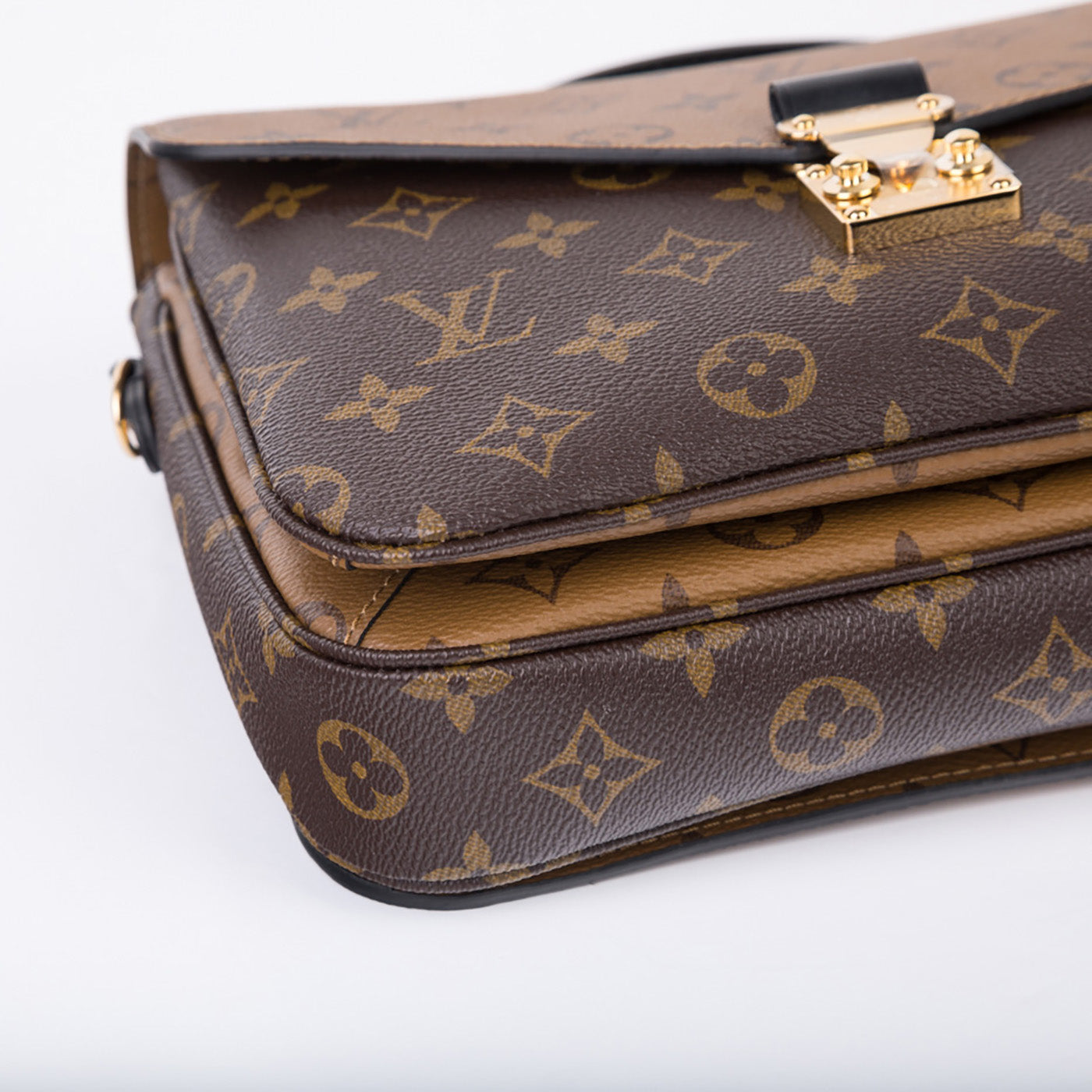 Louis Vuitton Pochette Metis - BLONDIE IN THE CITY