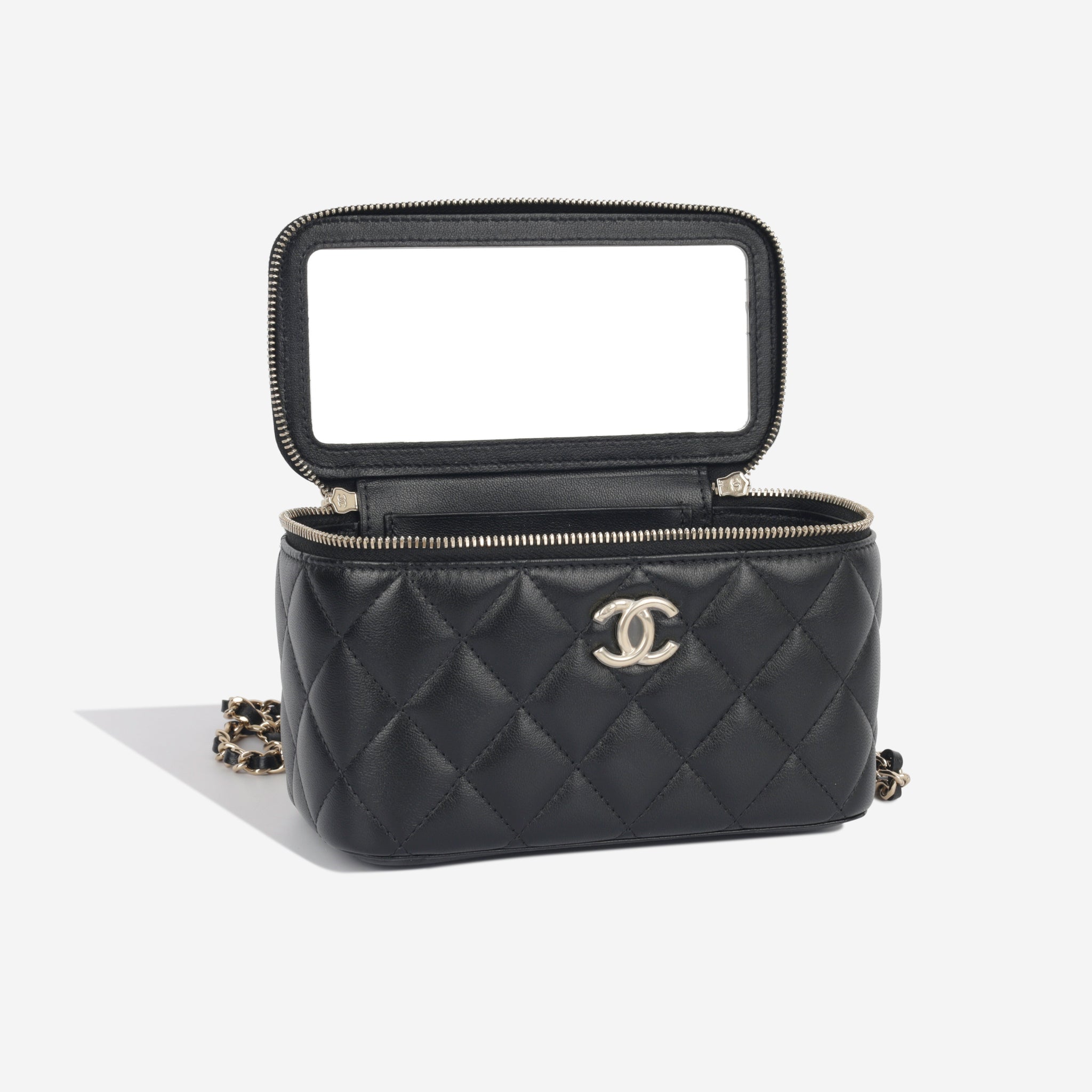 CHANEL Metallic Lambskin Quilted Top Handle Vanity Case Silver 985902   FASHIONPHILE