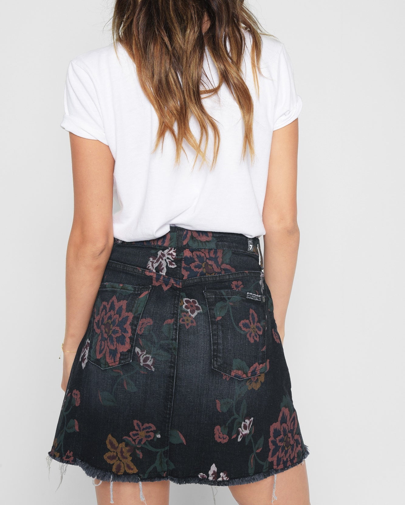 A Line Mini Skirt with Raw Hem in Print on Noir (AU9181058)